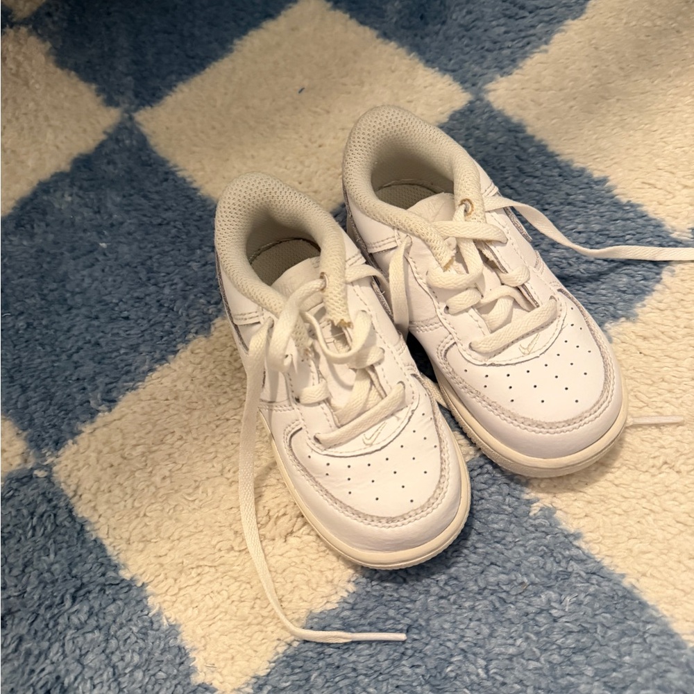 Nike toddler White Athletic Sneakers - Classic Everyday Shoes gently used AF1 7C